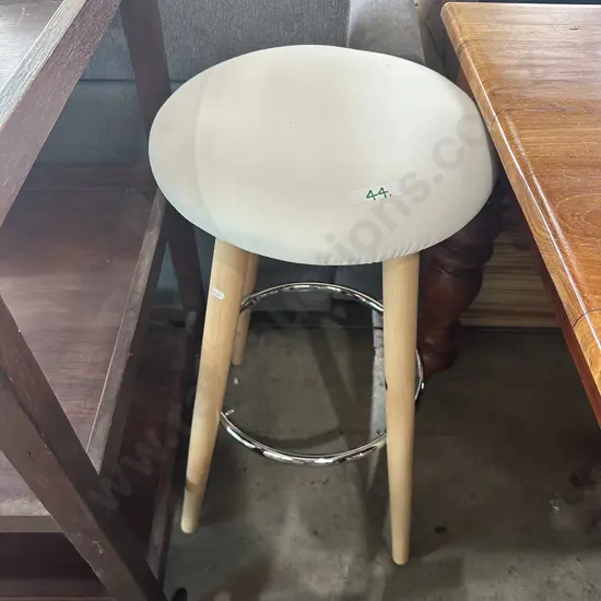 bar stool