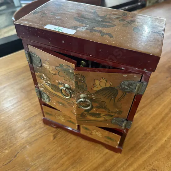 Laquared oriental jewellery box