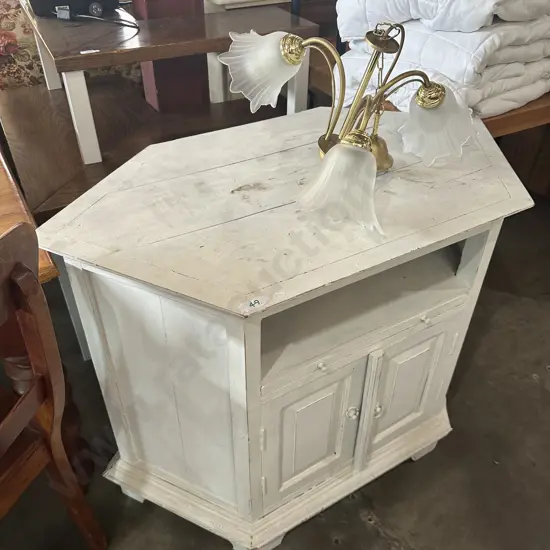 cabinet anf light fitting