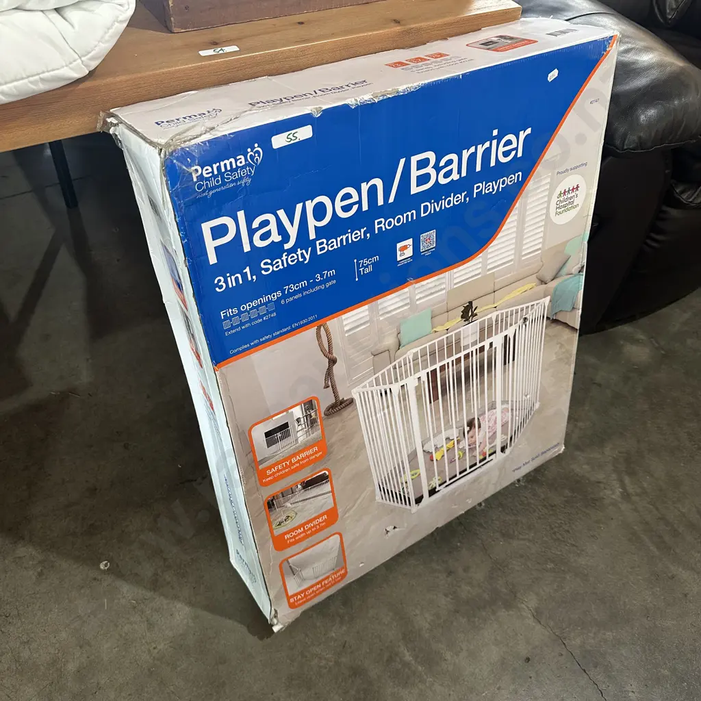 Playpen/barrier Image 1++