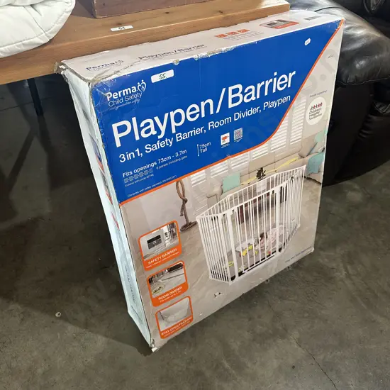 Playpen/barrier