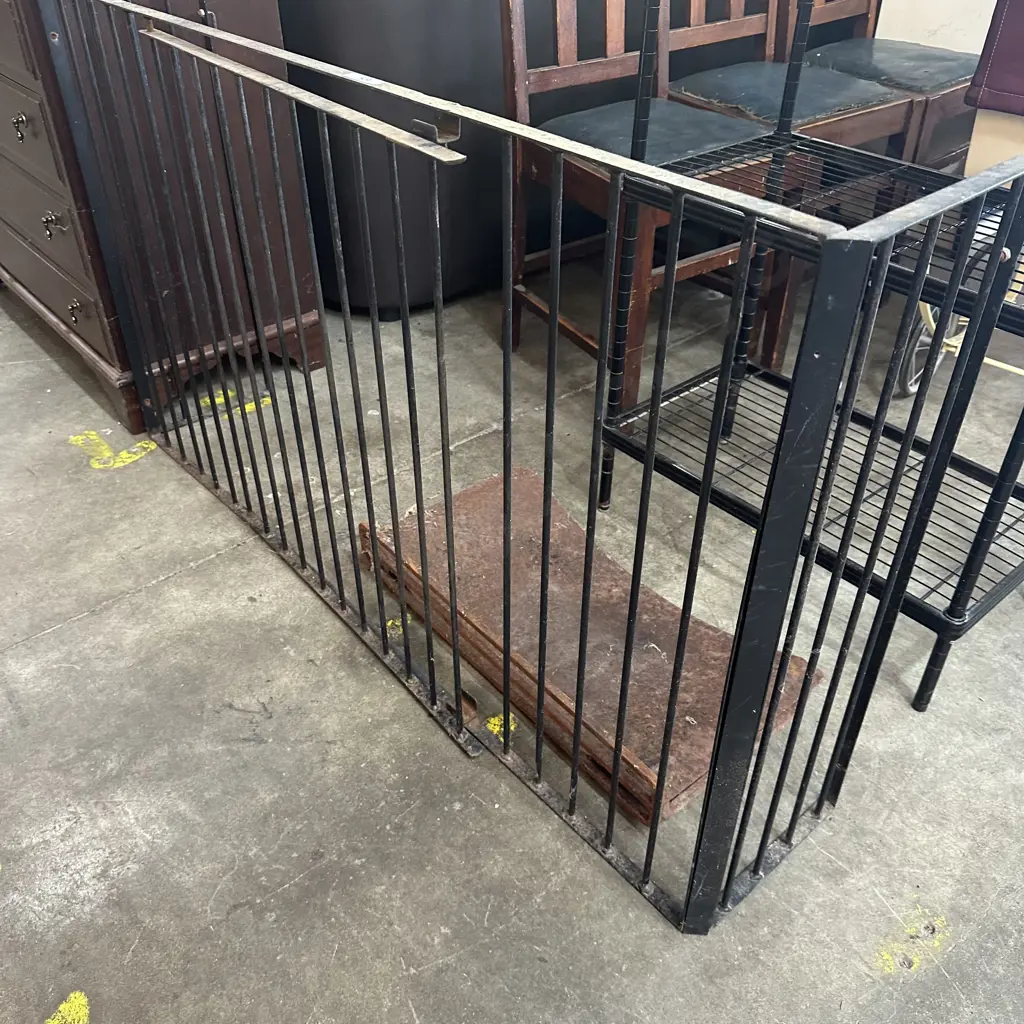 Fire guard and grate Image 1++