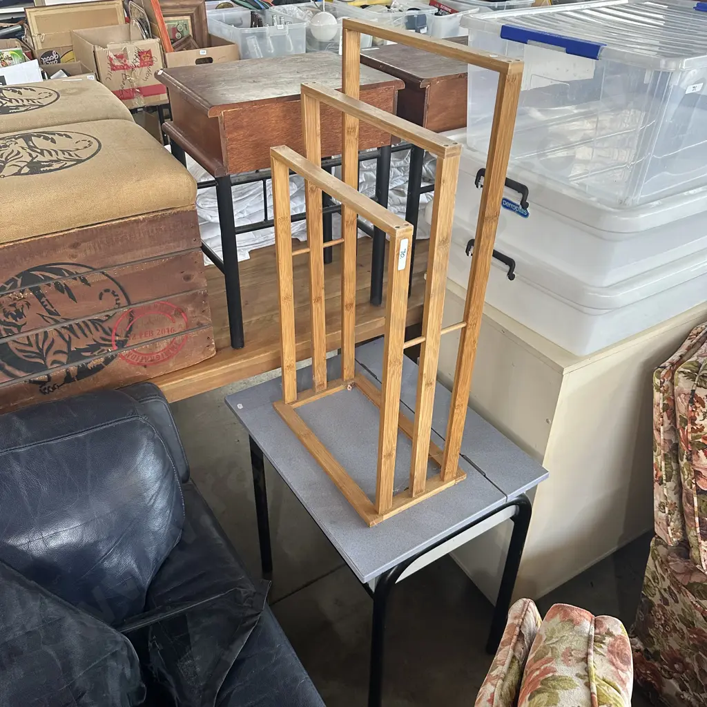 Desk and towel rail Image 1++
