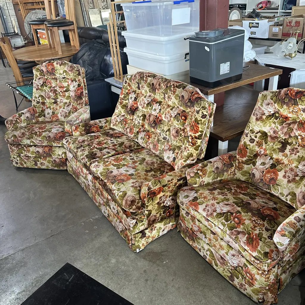 3pc Vintage lounge suite Image 1++