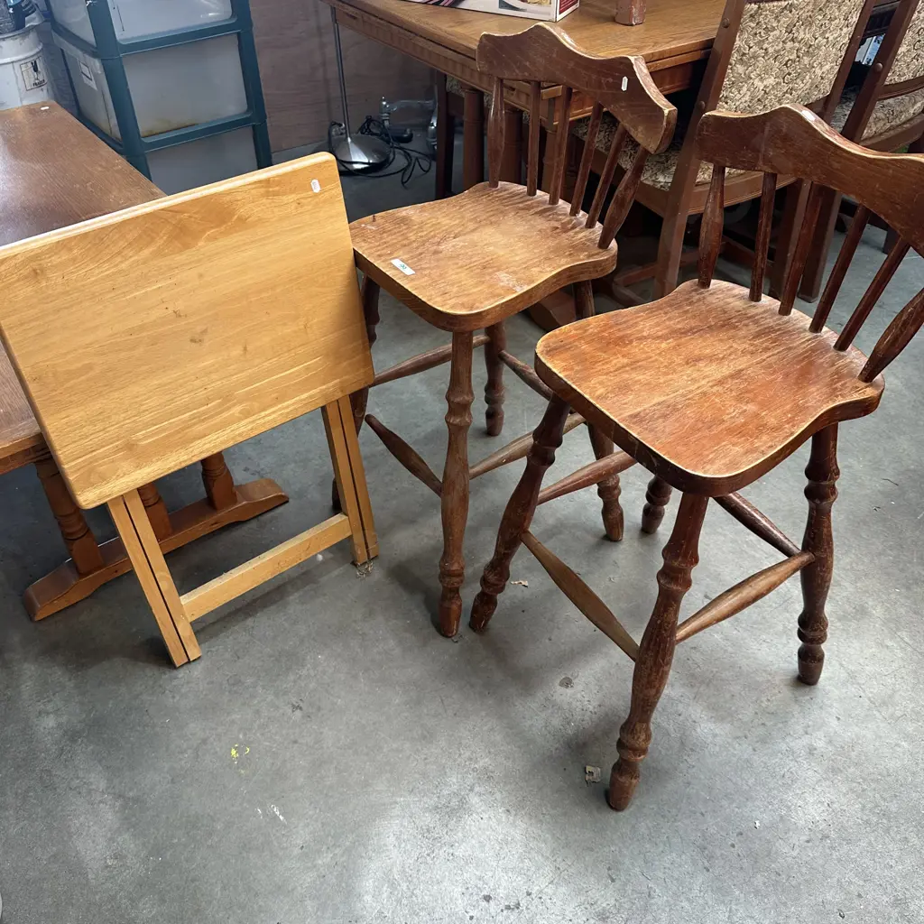 Pr bar stools and folding table Image 1++