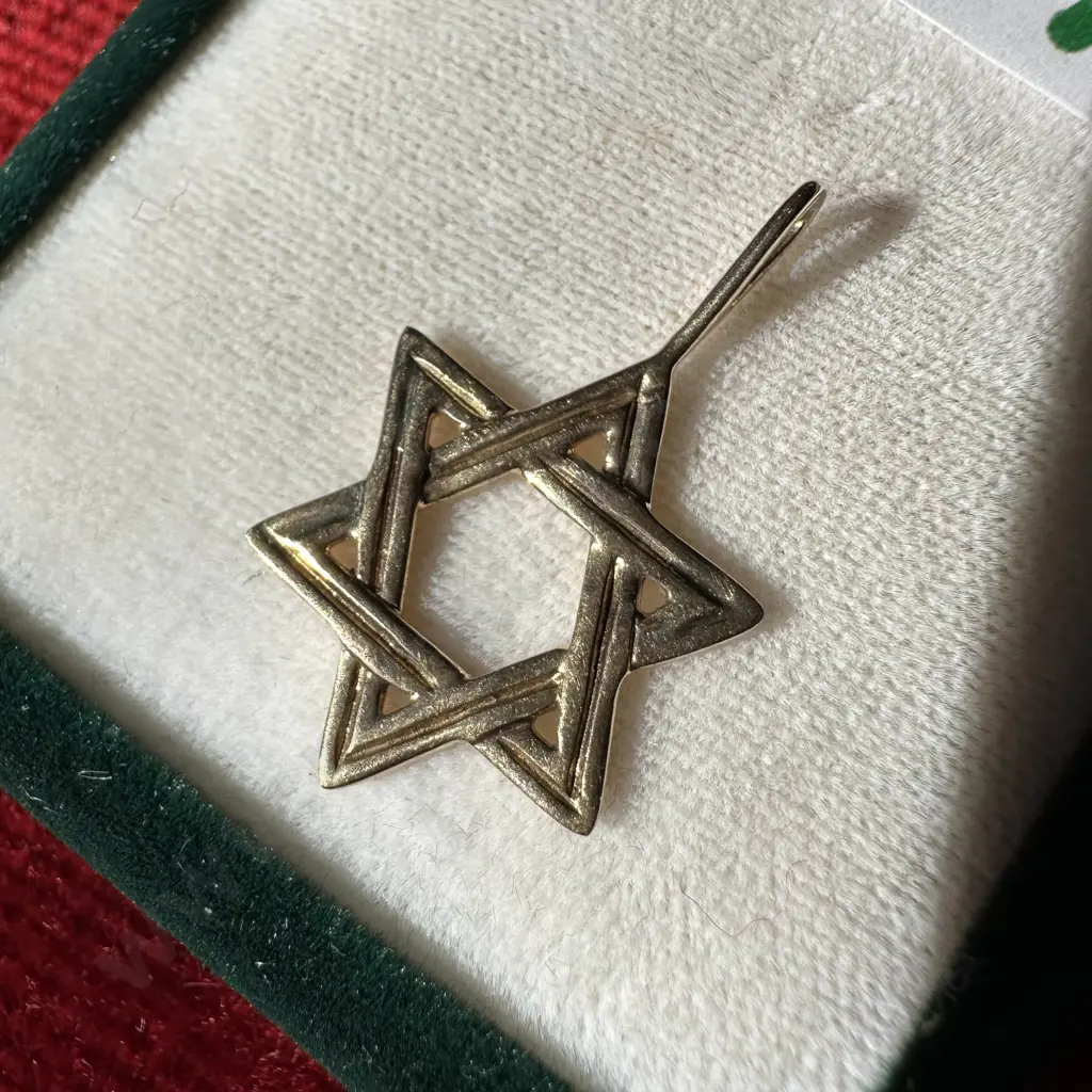 9ct Gold pentant 1g Image 1++