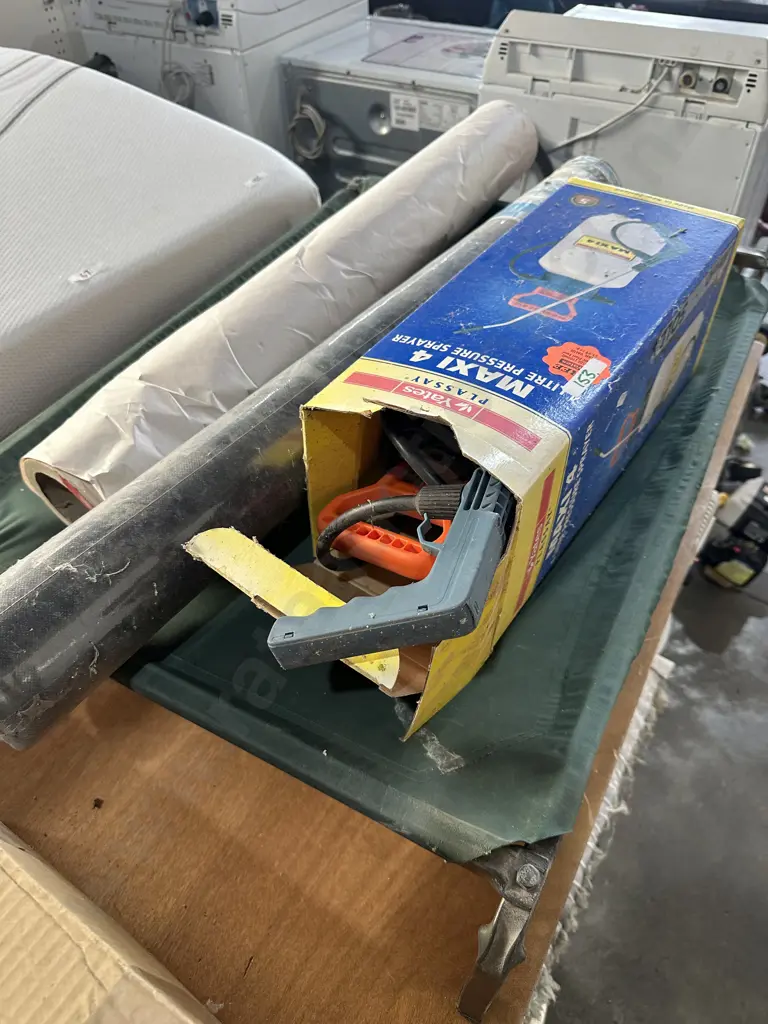 Sprayer, weed mat paper, pet bed Image 1++