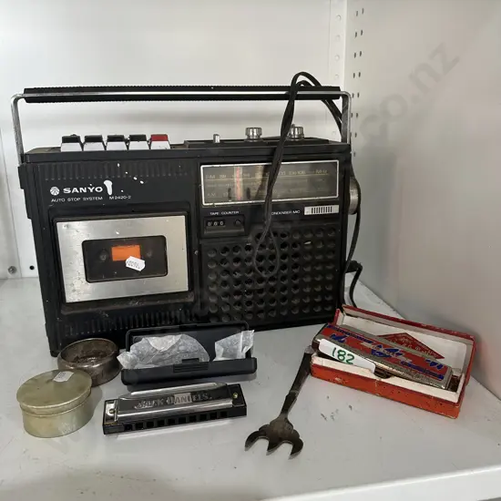 Sanyo radio and collectables