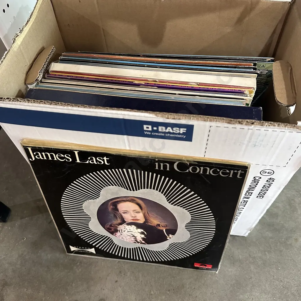 Dolls and records Image 1++