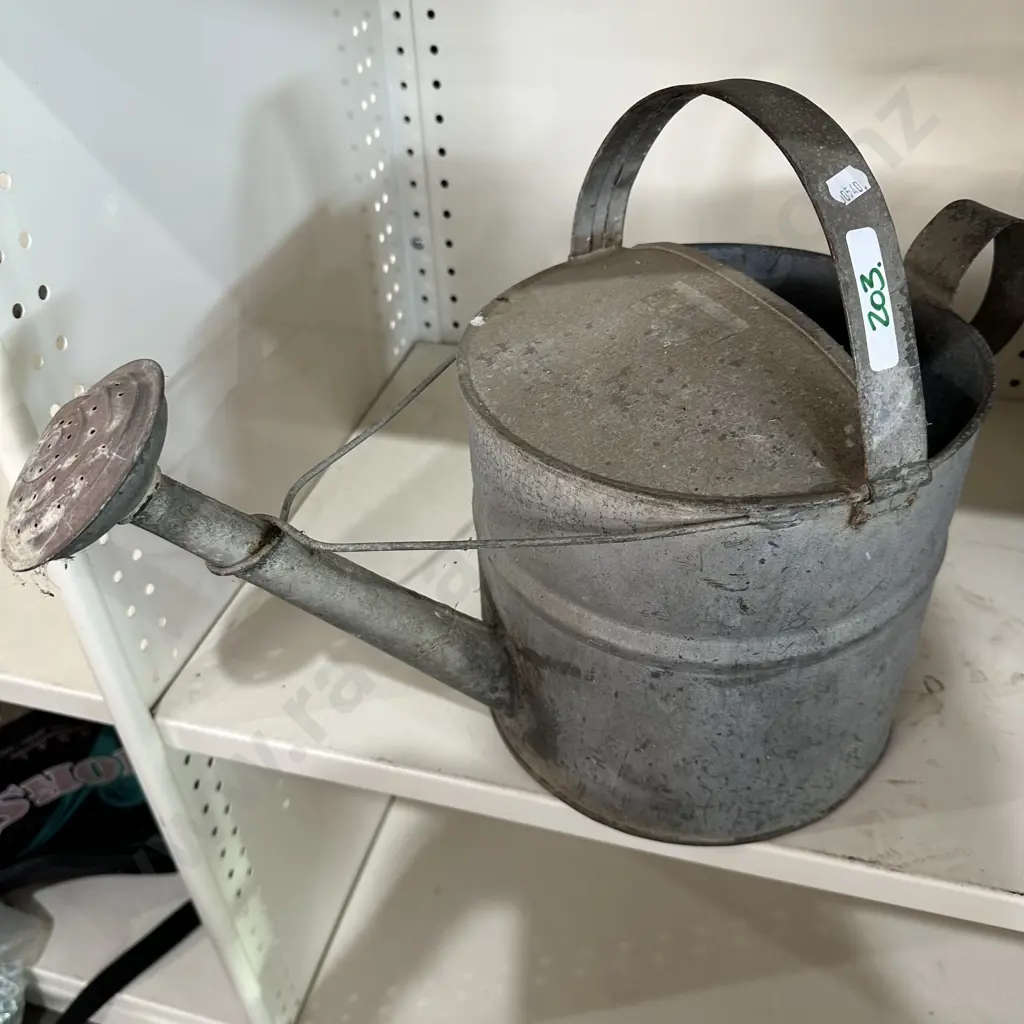 Vintage watering can Image 1++