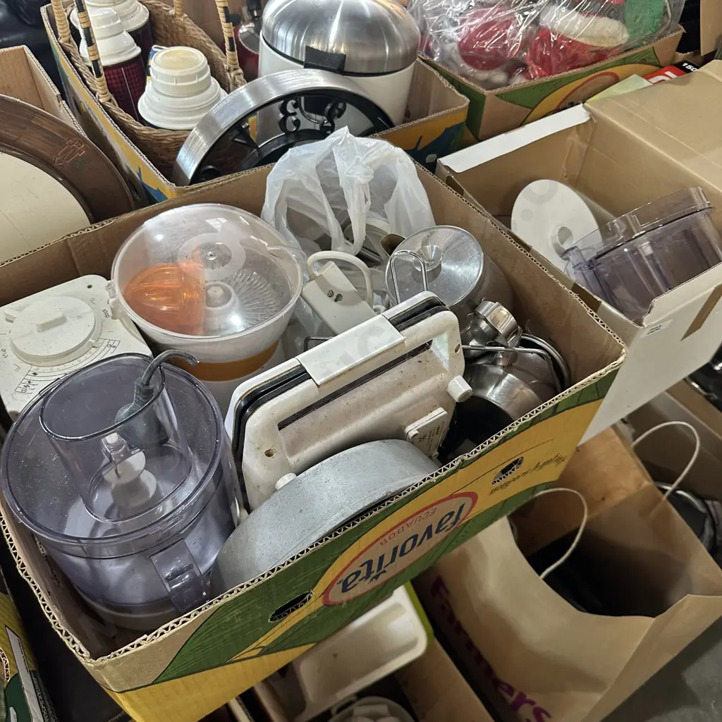 2 boxes assortment Image 1++