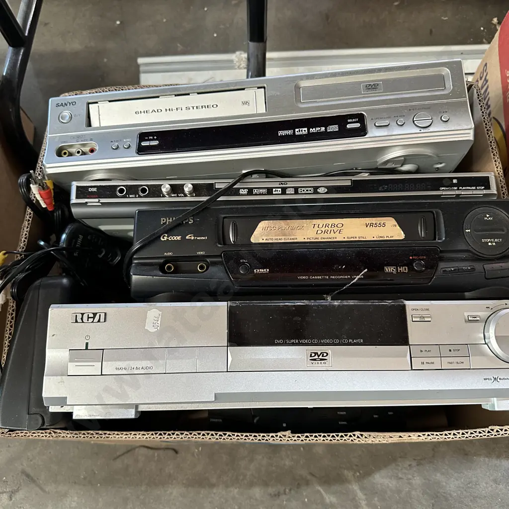 2 DVDs, VCR and DVD/VCR combo etc Image 1++