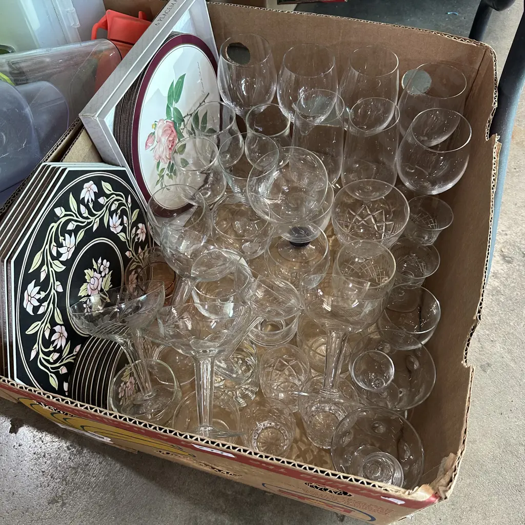 Glassware inc some vintage champagne Image 1++