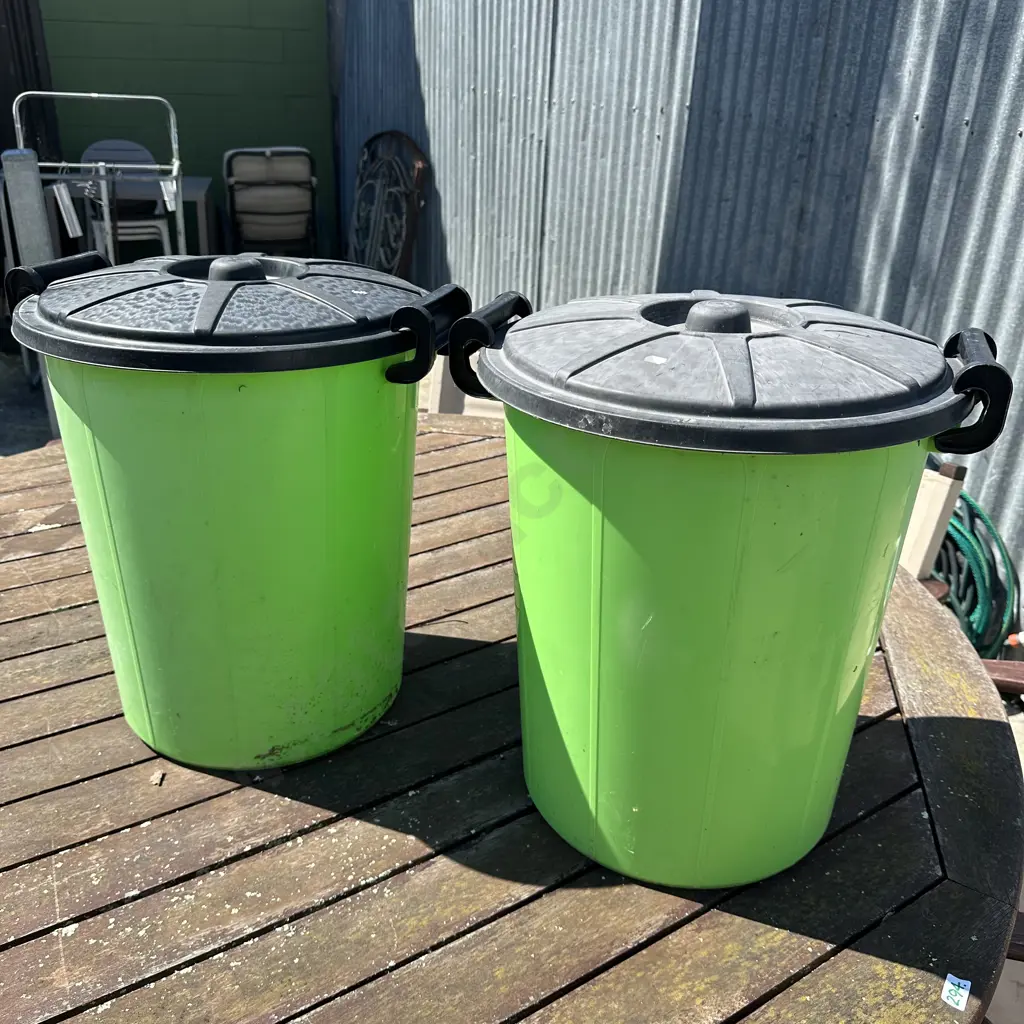 pr of lidded bins Image 1++