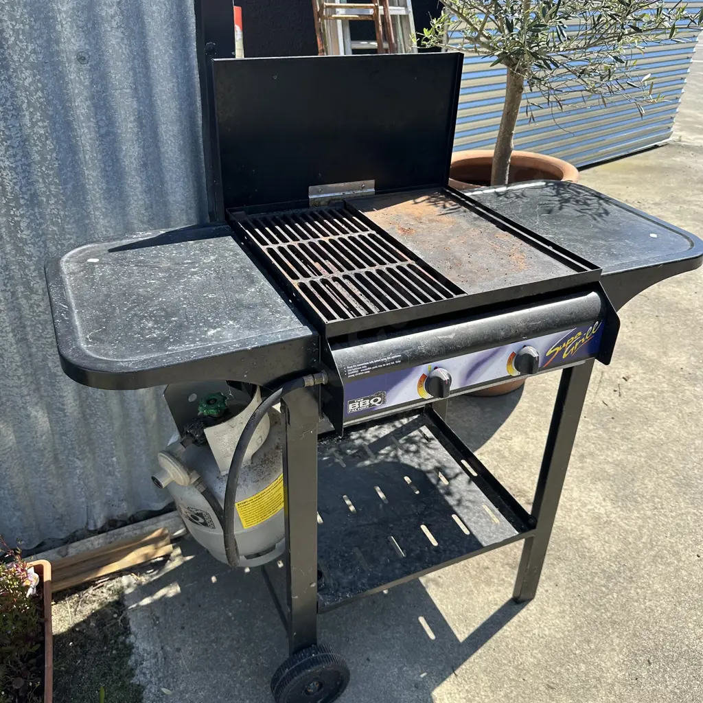 bbq and bottle Image 1++