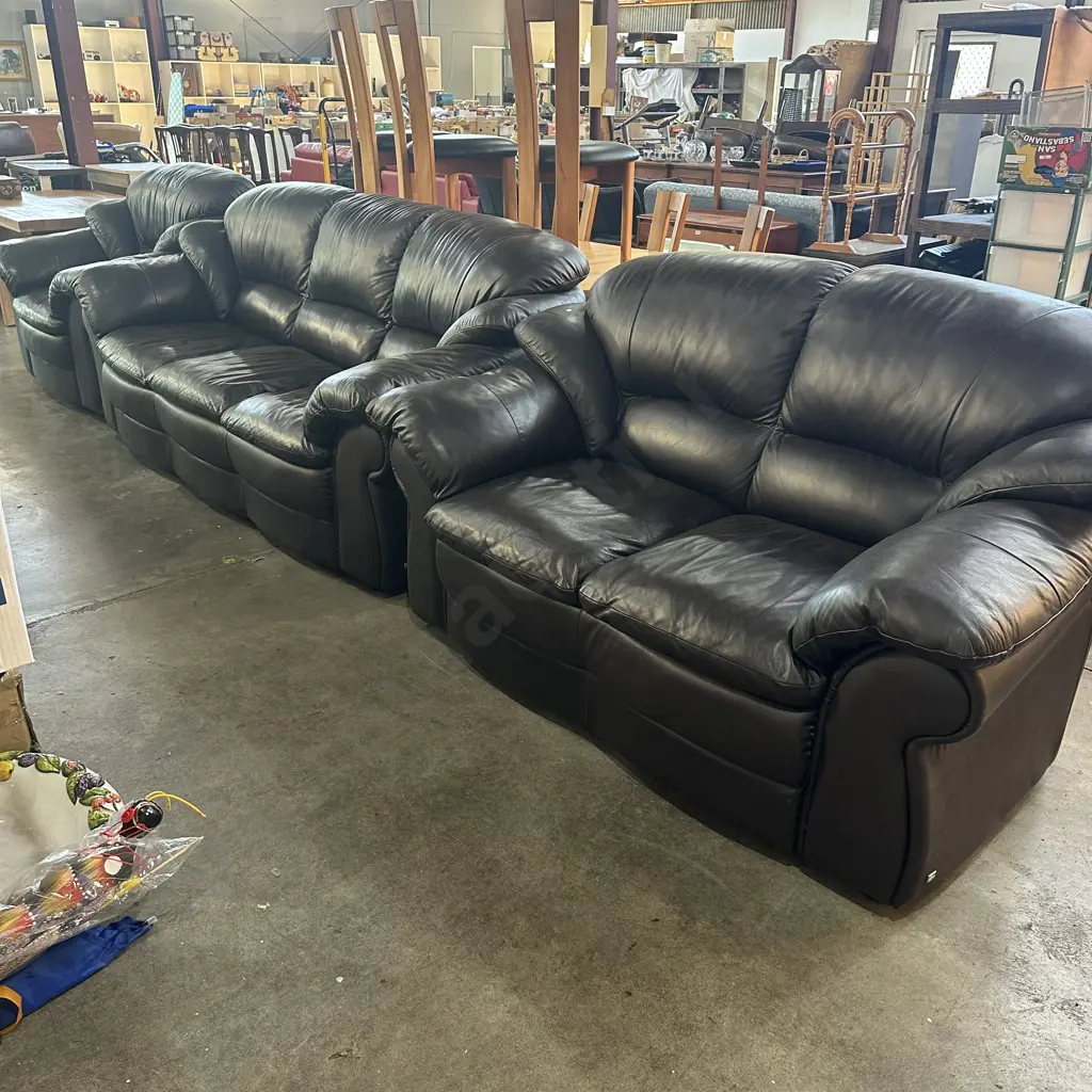 Leather lounge suite inc 3 & 2 seaters plus chair Image 1++