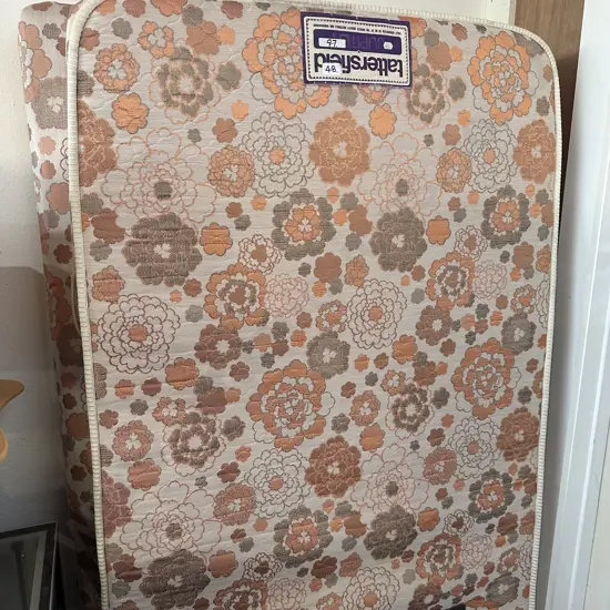 Single bed plus mirror backing