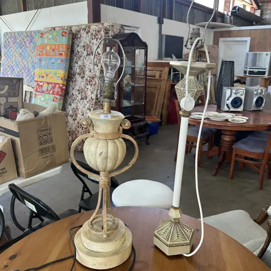 2 large decorative lamps