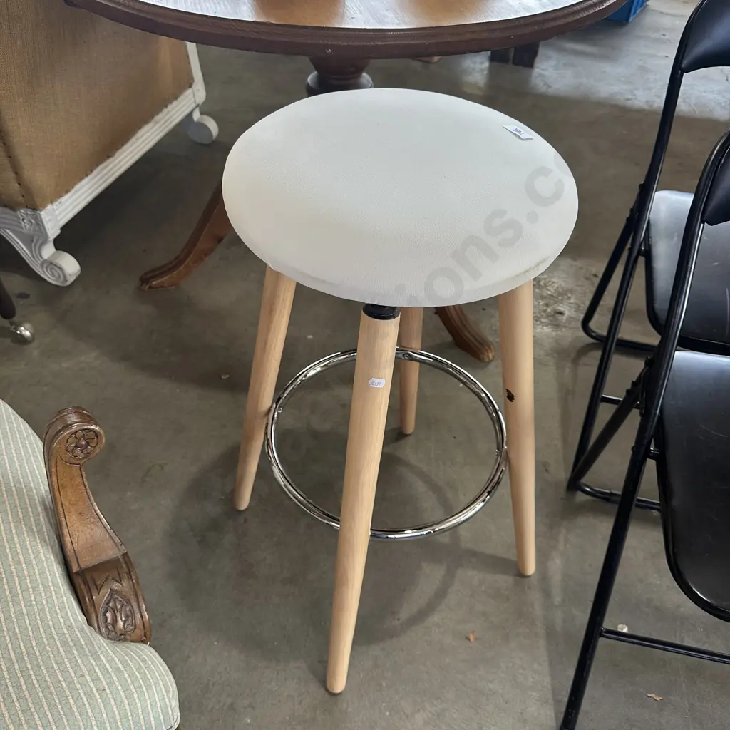 Bar stool Image 1++
