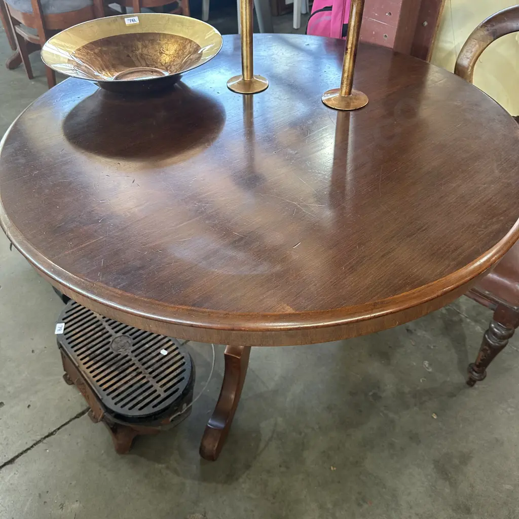Antique tilt top breakfast table - excellent condition Image 1++