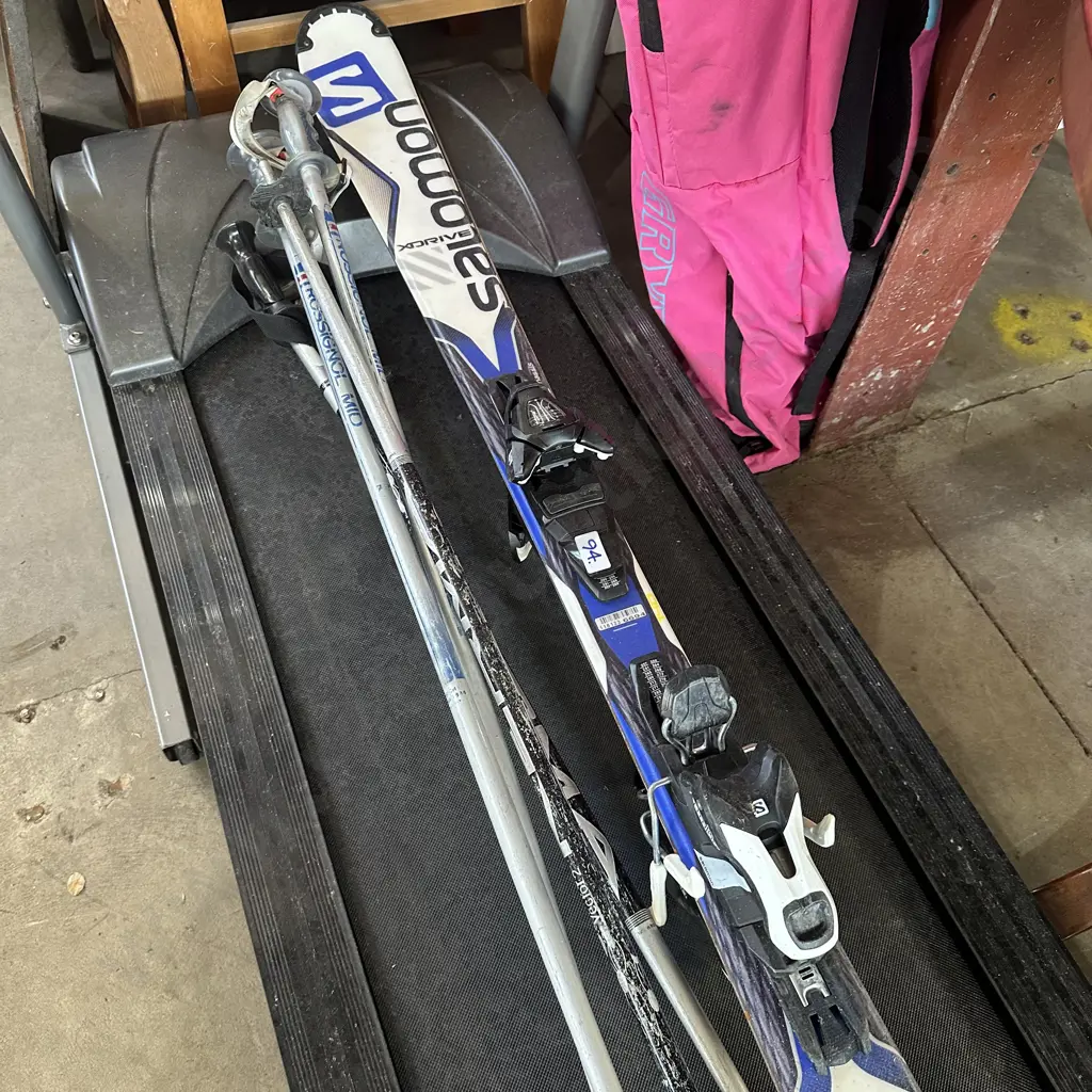 Skis and poles, hockey sticks & bag Image 1++