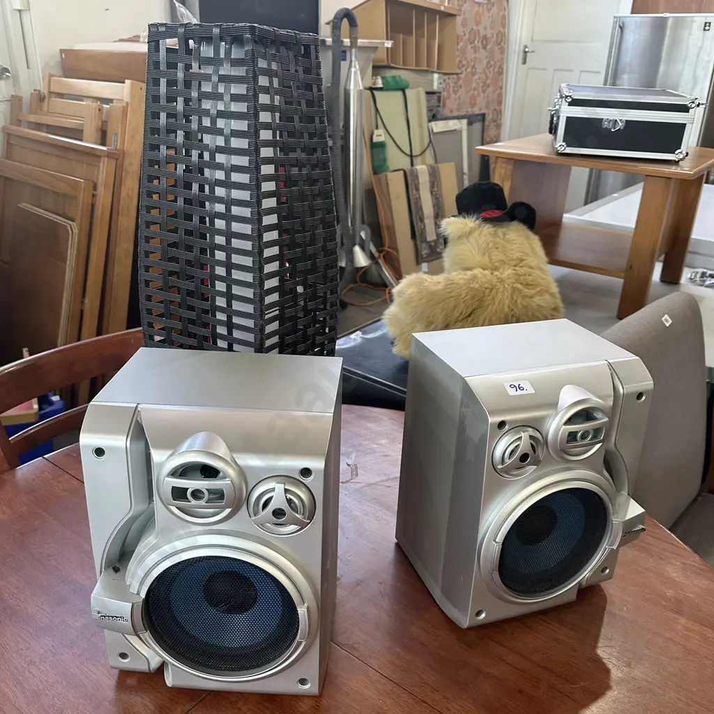 solar lamp and speakers Image 1++