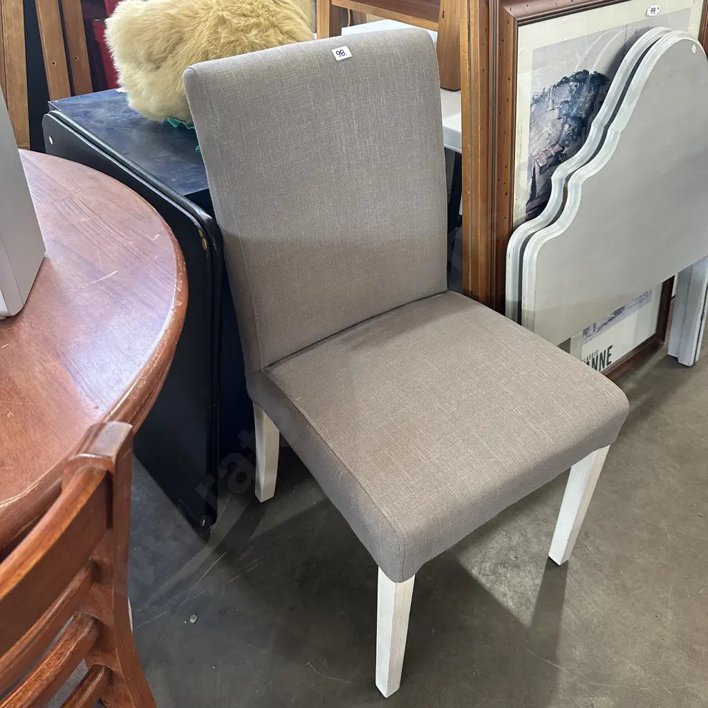 padded chair Image 1++