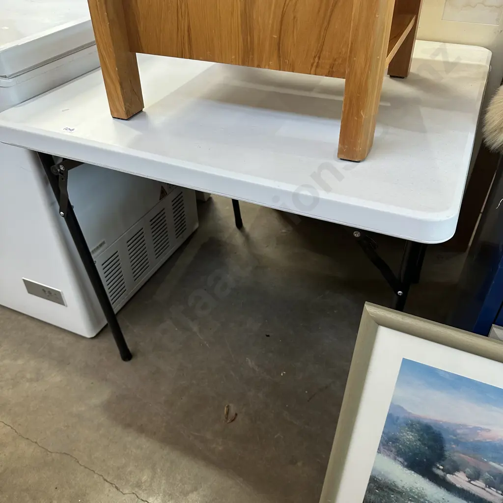 Folding table Image 1++