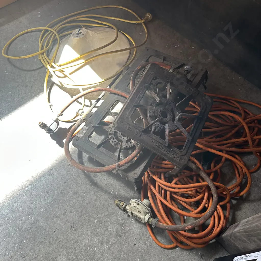 leads, light, cookers -as is lot Image 1++