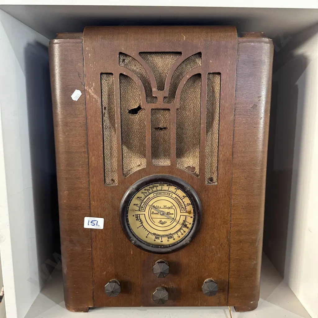 Vintage mantle radio, working but no glass front Image 1++