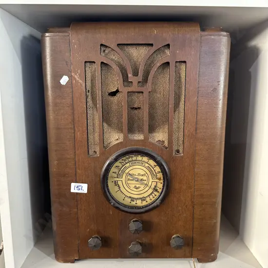 Vintage mantle radio, working but no glass front