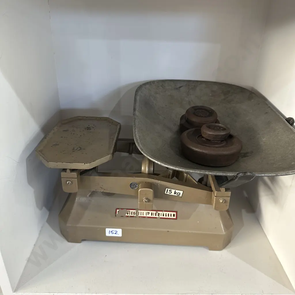 Large balance scales Image 1++