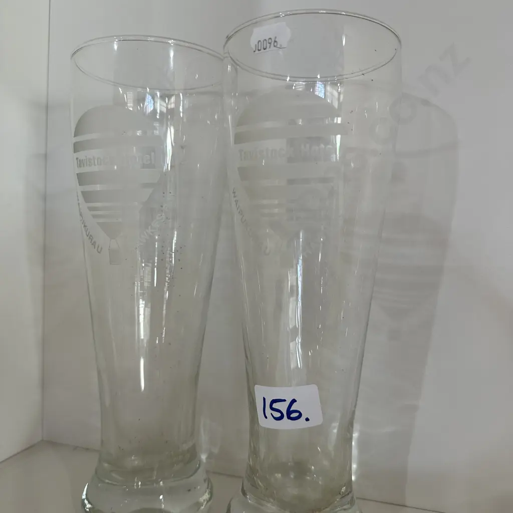 Pr Tavistock Hotel pint glass Image 1++