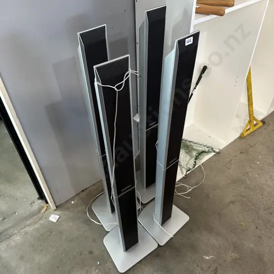Set 4 tower speakers
