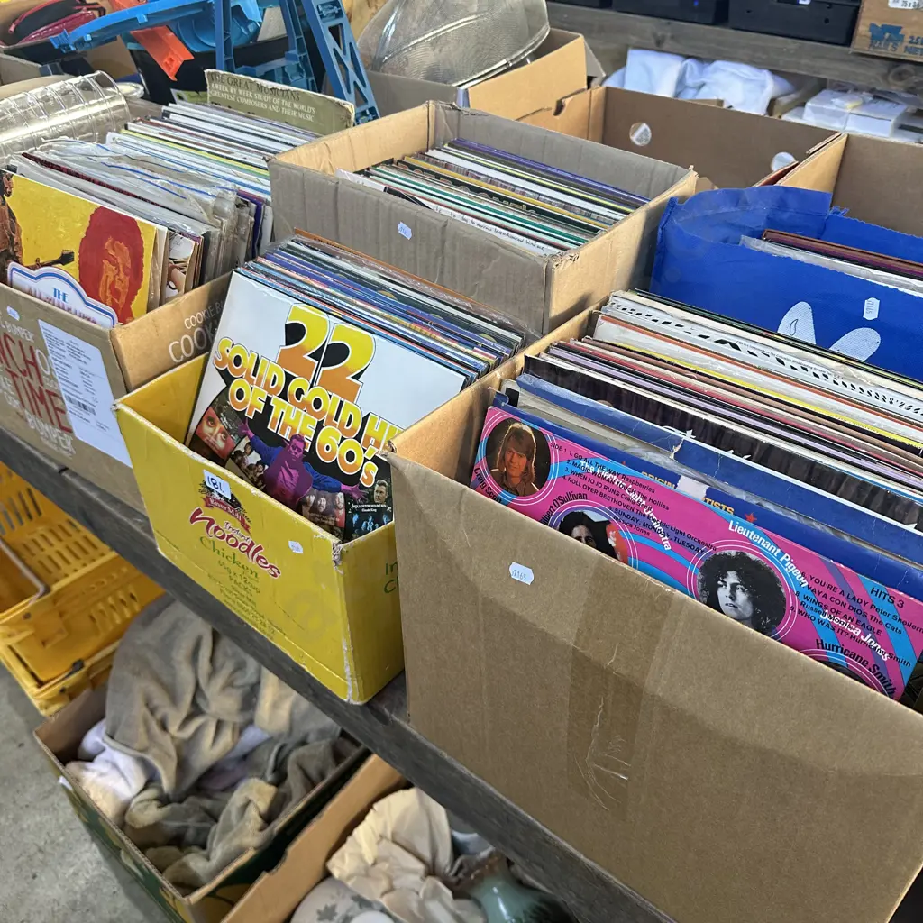 Large lot of records Image 1++