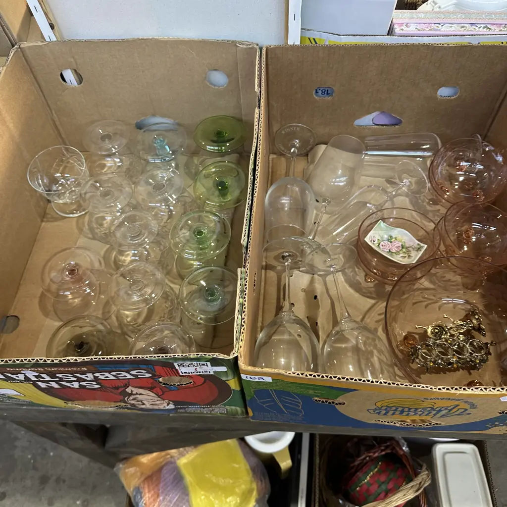 Two boxes glassware Image 1++