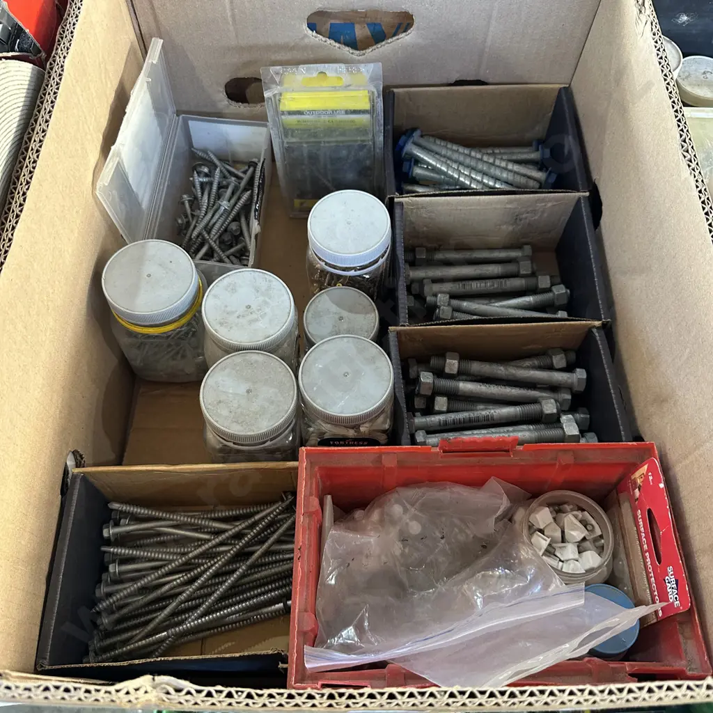 Bolts, roofing screws, nylon anchors etc. Image 1++