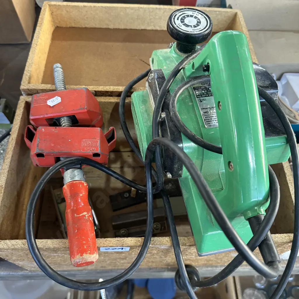 Wooden box with planer and mitre vice. Image 1++