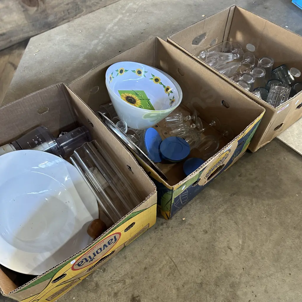 Three boxes Fruit bowl, vase, tray and glasses etc. Image 1++