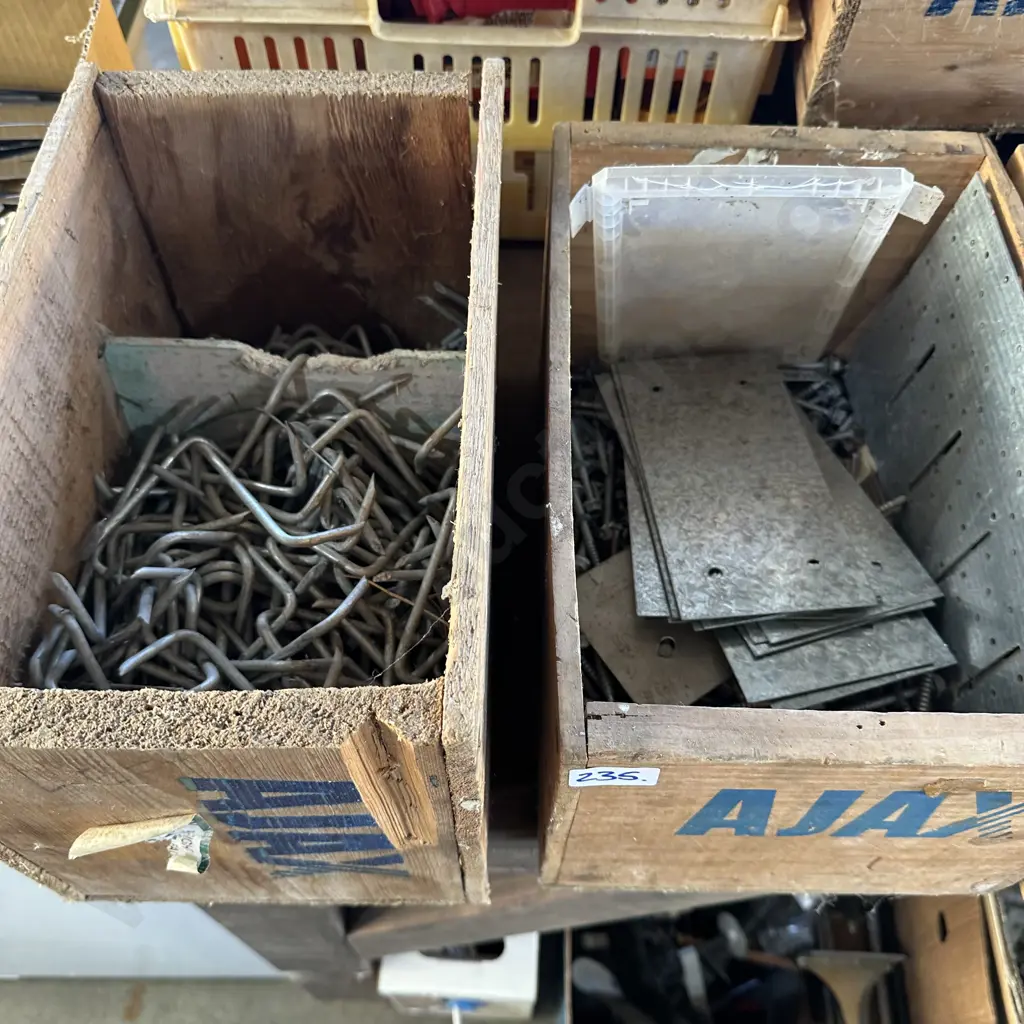 Two nail boxes with Z nails and roofing screws etc. Image 1++