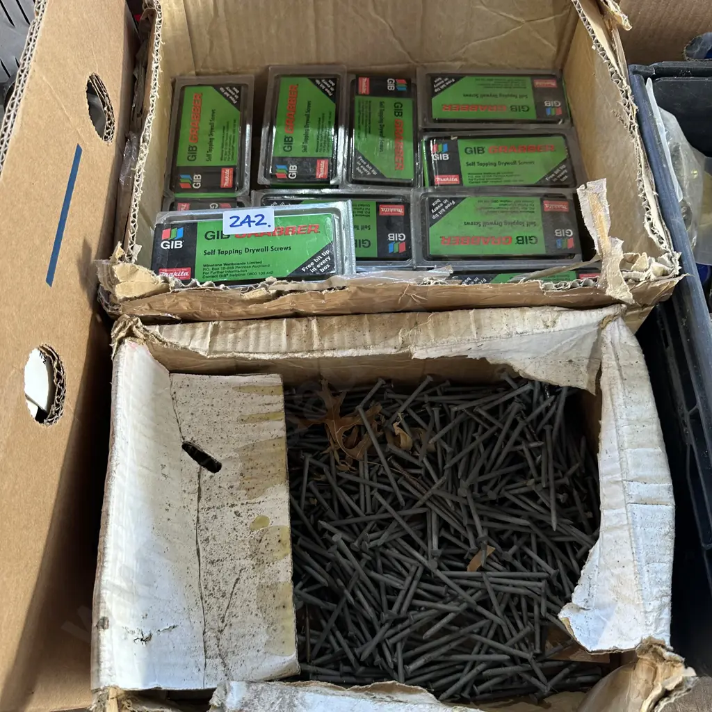 11 new packets of self tapping screws and 75mm galvanized flat head nails. Image 1++