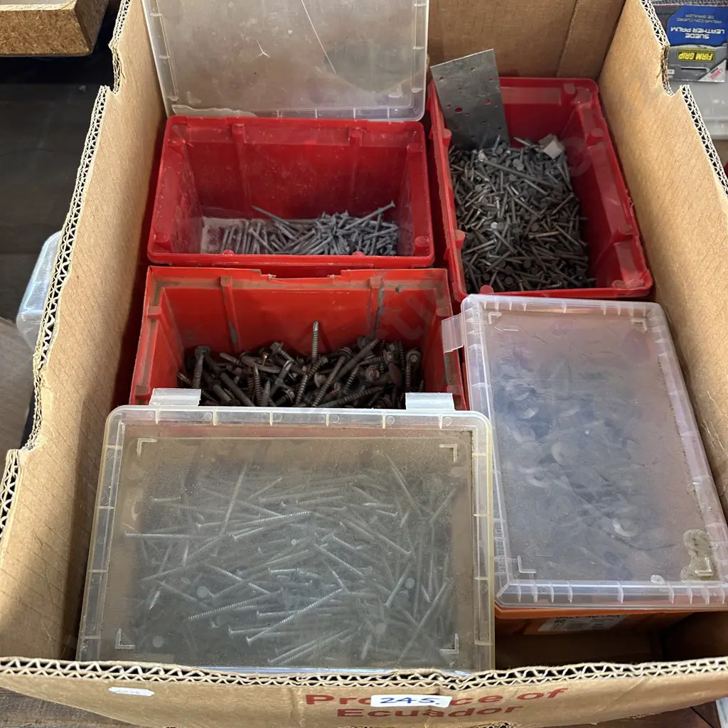 Box of galvanized nails Image 1++