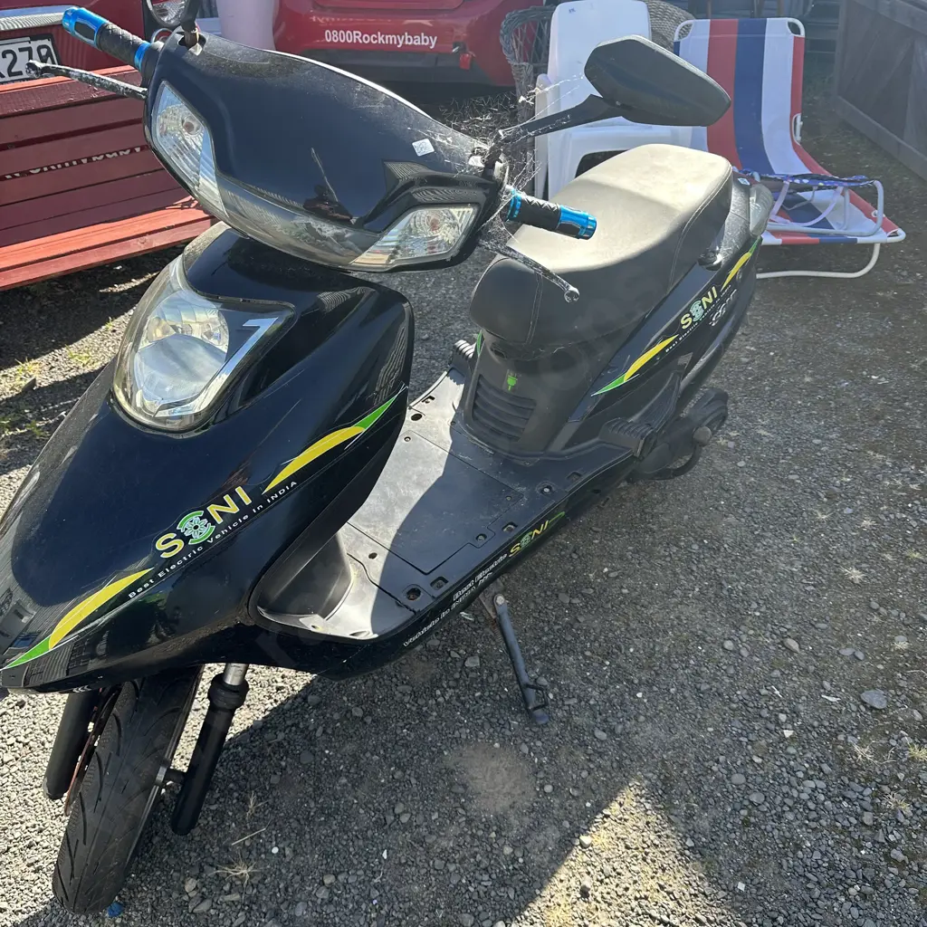 Electric scooter - as is    B3UNG Image 1++