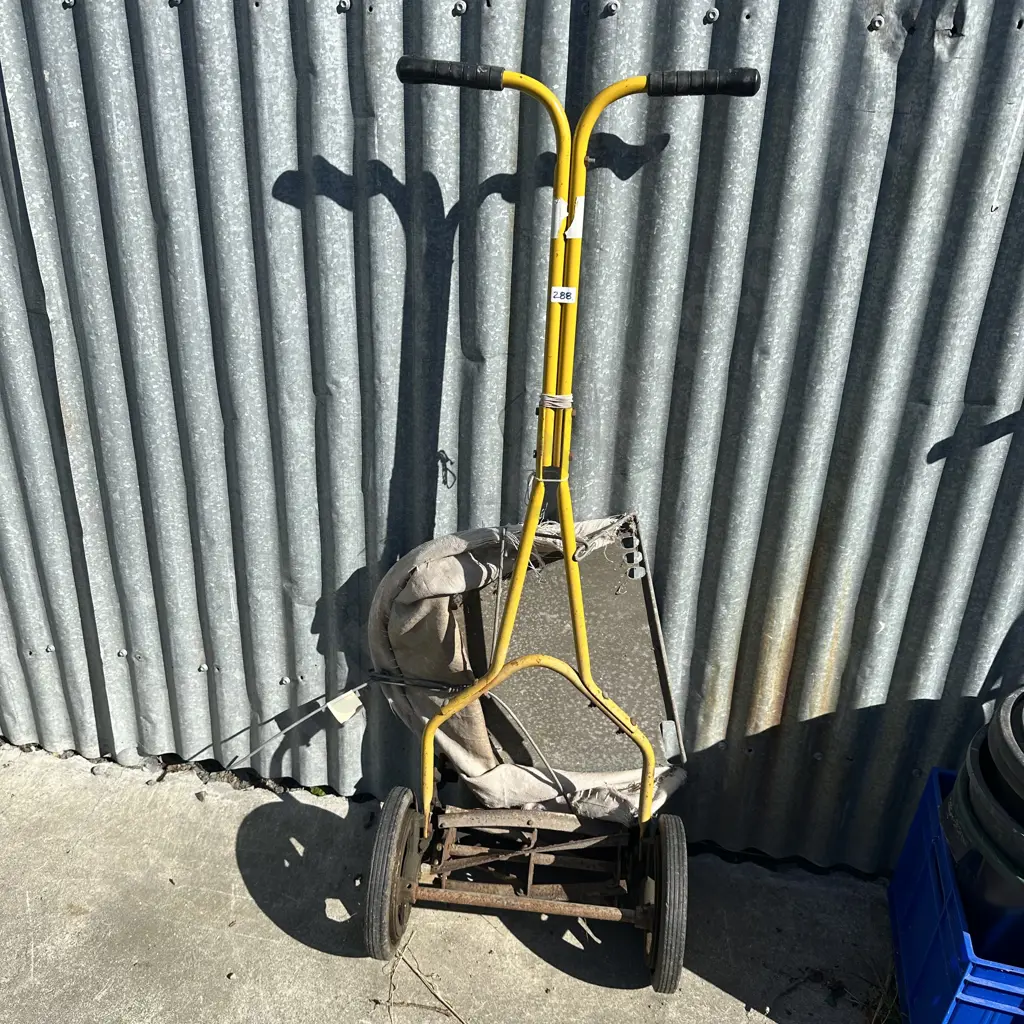 Push mower Image 1++