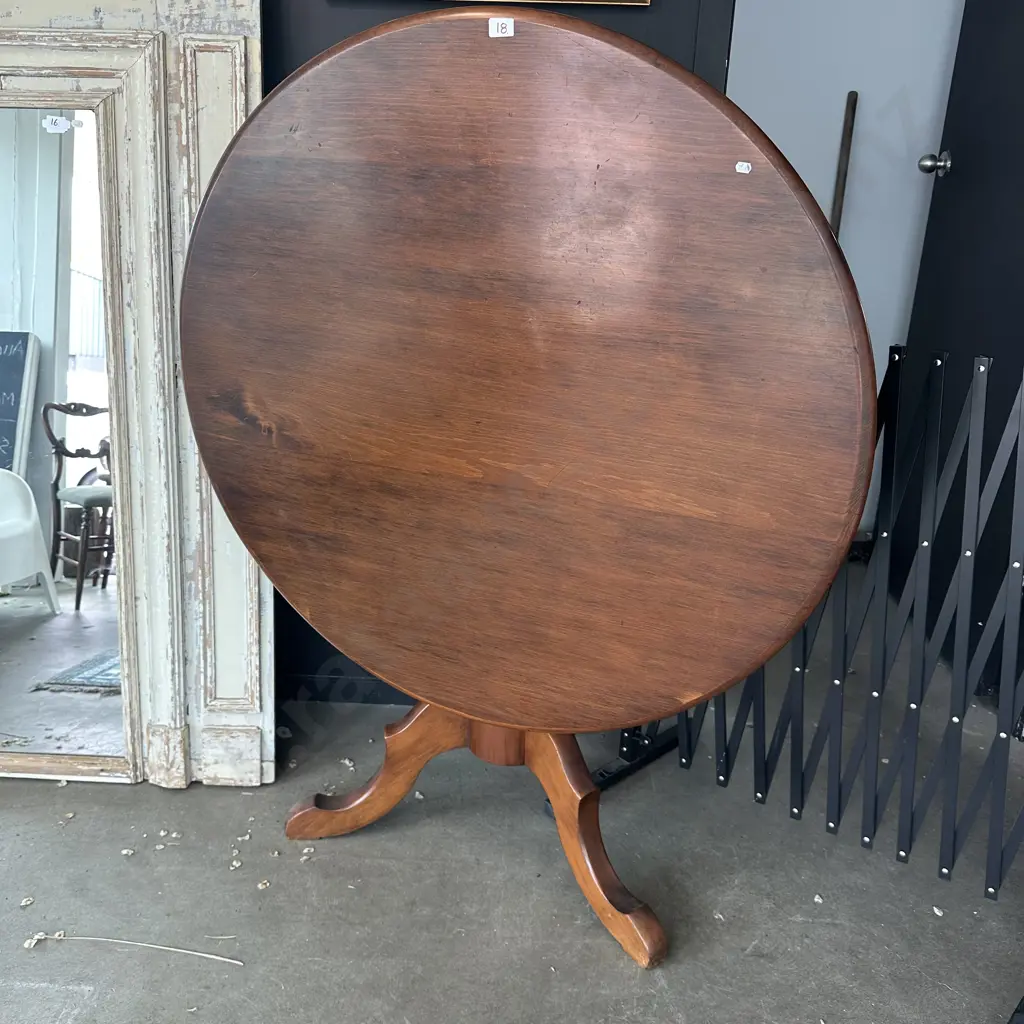 Antique tilt top breakfast table - excellent condition Image 1++