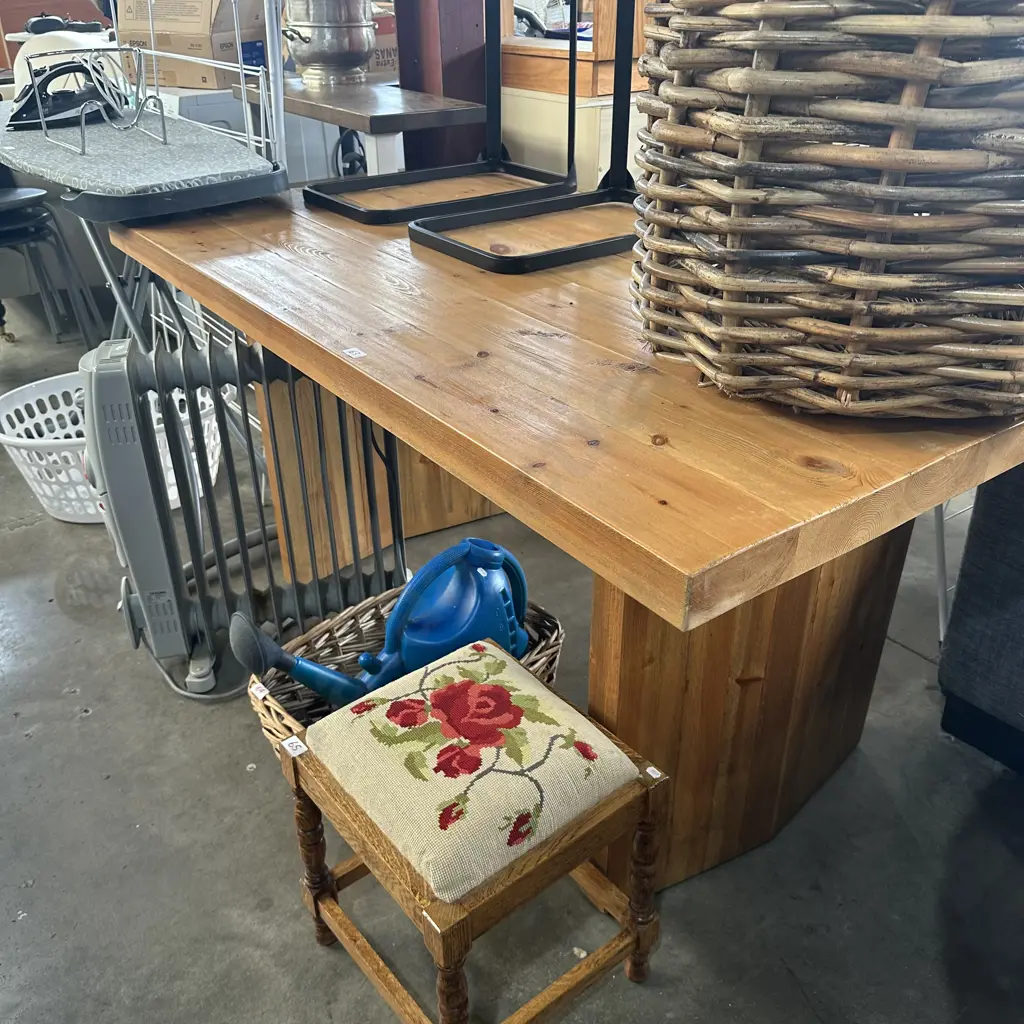 Wooden table 1500 x 900 Image 1++