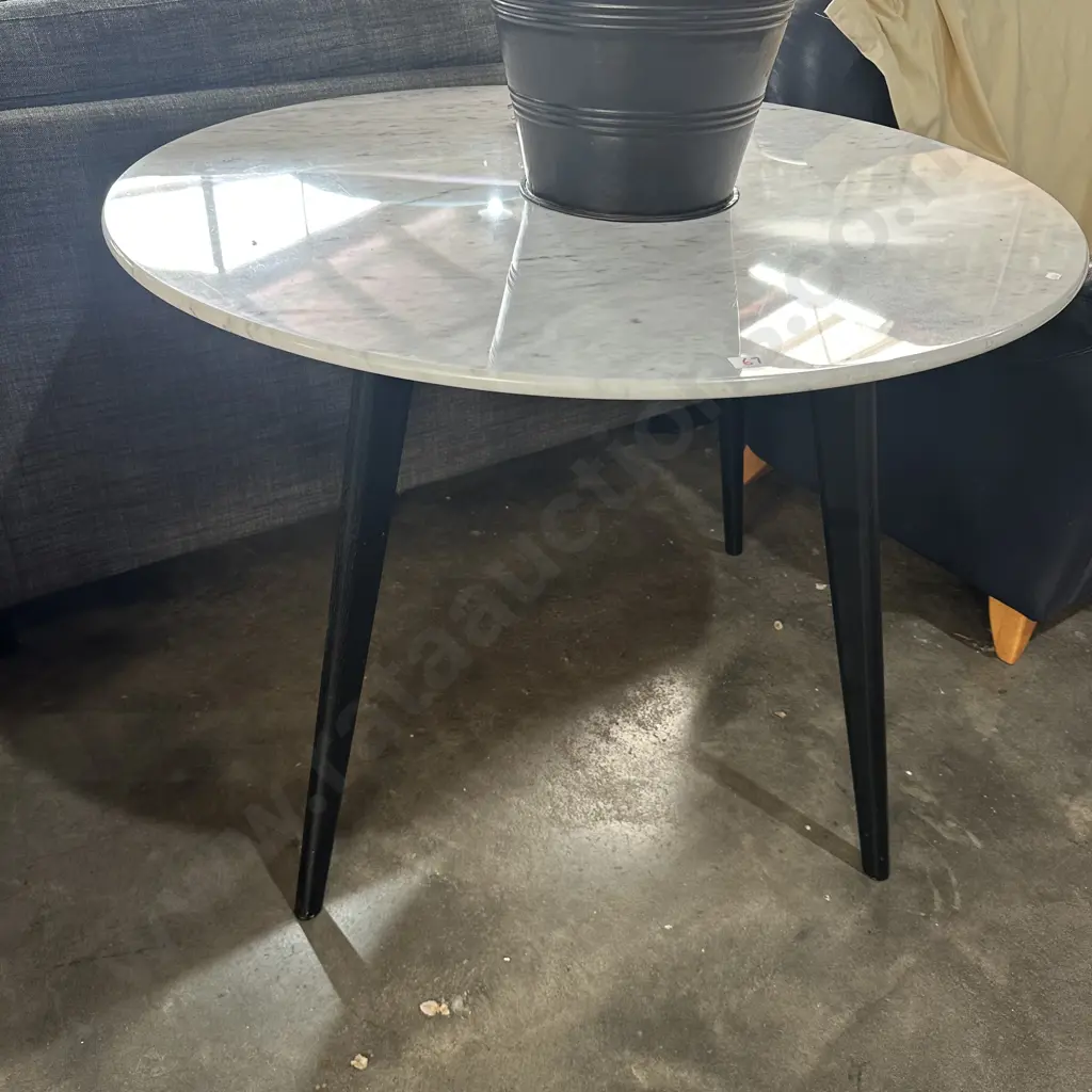 marble top table on dark Oak base 1000mm Image 1++