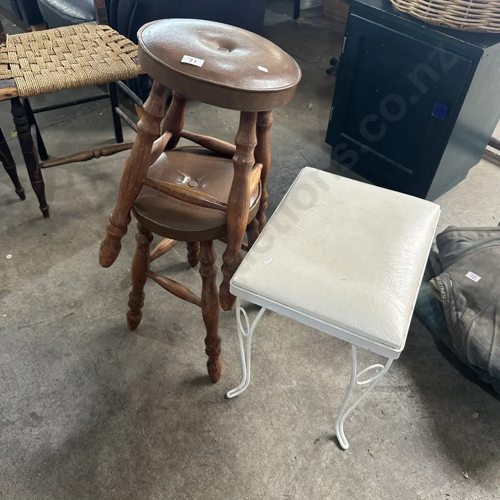 Pr stools and white seat Image 1++