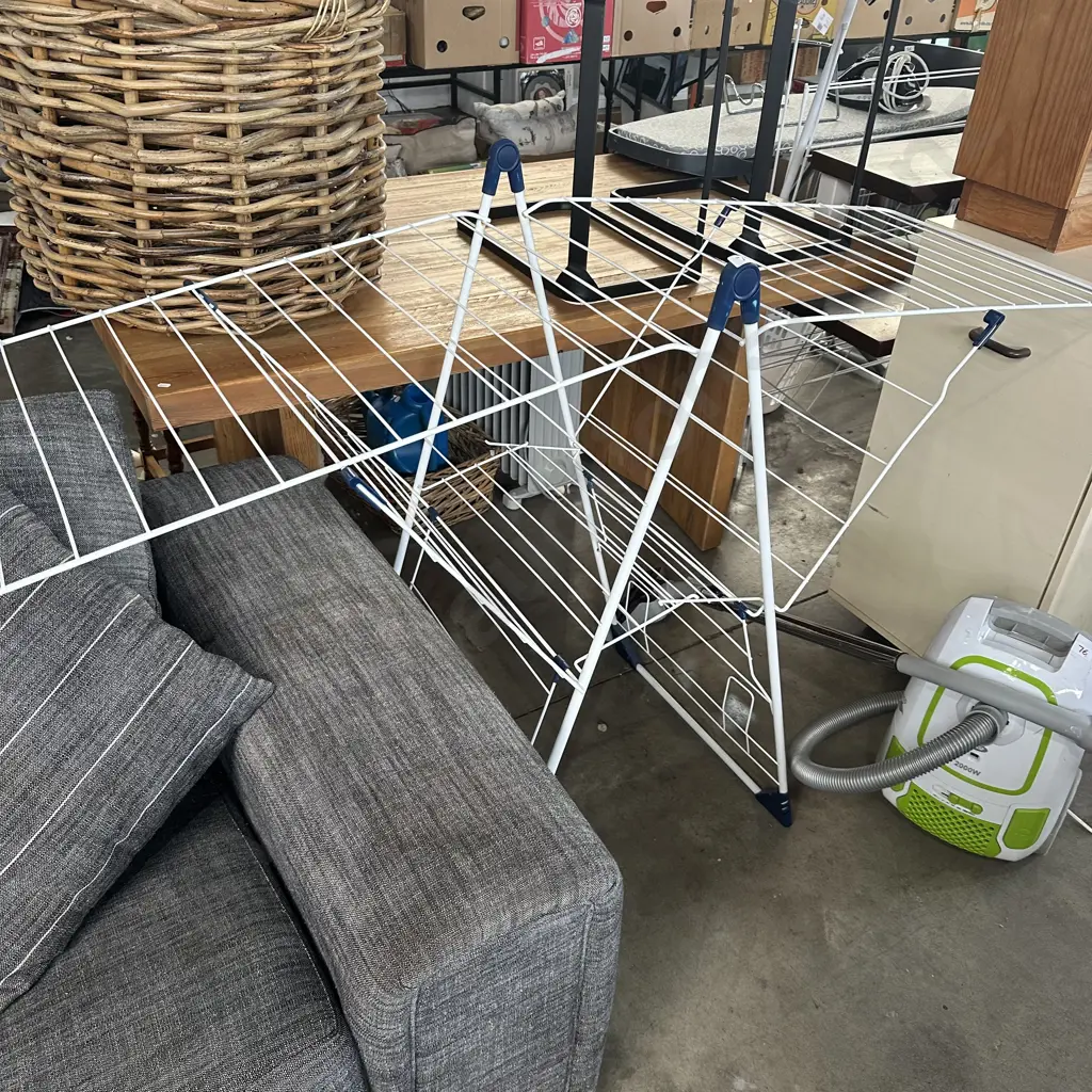 clothes horse Image 1++