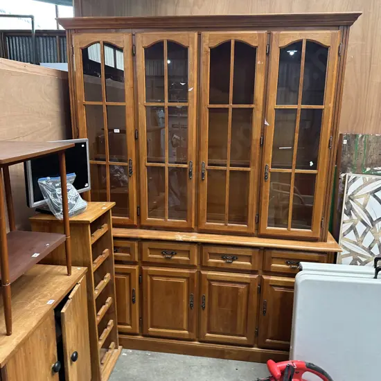 Wall unit with missing glass